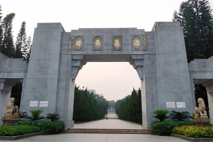 緬懷英烈志,傳承民族魂—黃花崗七十二烈士陵園祭奠活動