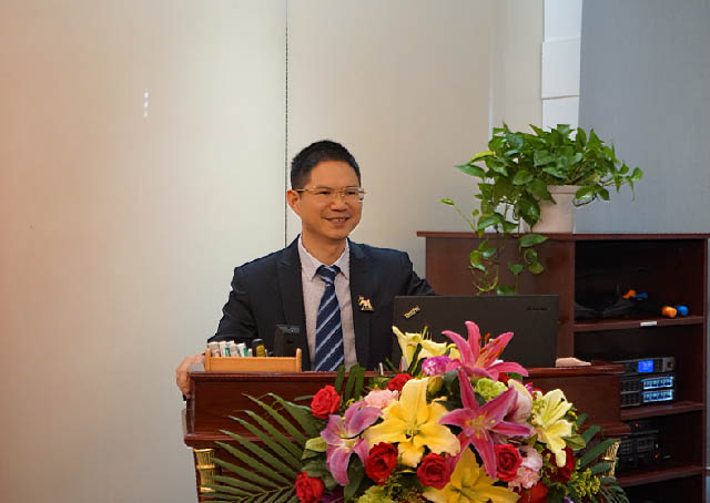 在此次季度會(huì)上,我們敬愛(ài)的賴(lài)董的一番主題為“接地氣,干實(shí)事,求蛻變”的演講鏗鏘有力振奮人心